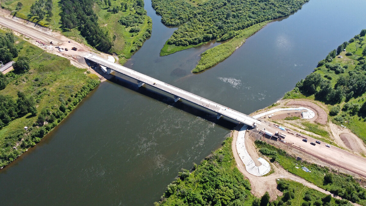 © Министерство транспорта Красноярского края / mintrans.krskstate.ru (Строительство моста ч/з р. Кан, лето 2023 г.)