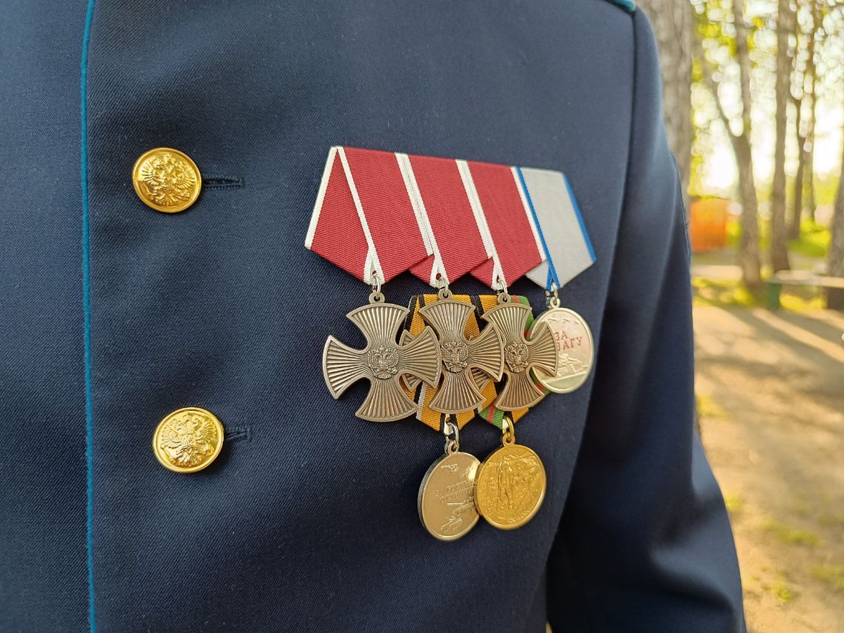 Евгений награжден тремя орденами Мужества