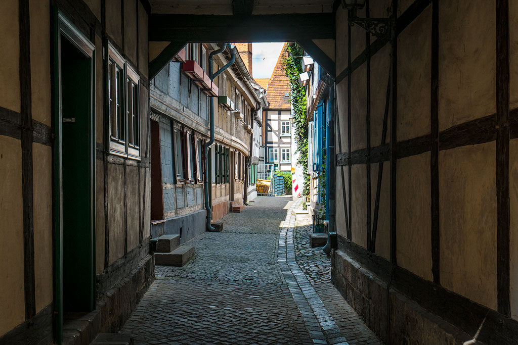 Узкие средневековые улочки, г. Кведлинбург (© https://kolllak.livejournal.com/137391.html)