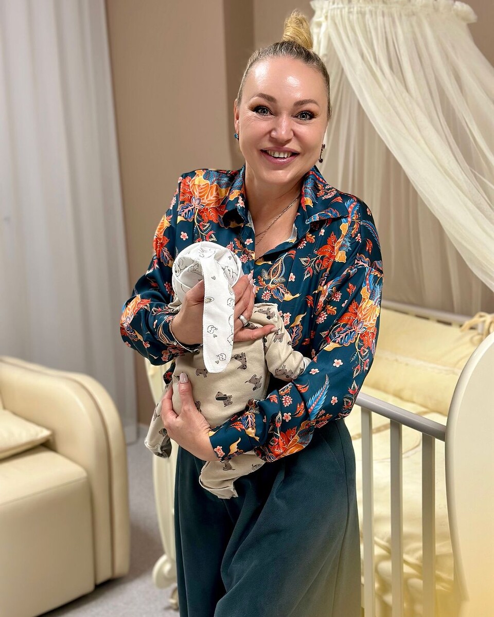 Алла Довлатова с внуком. Фото: соцсети Аллы Довлатово