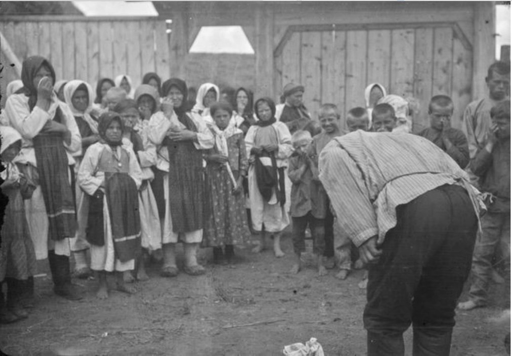 Проводы новобранца. Мордовское село Вечканово в канун Великой Войны 1914. Автор фото: Вяйсянен А. О., 1914 год