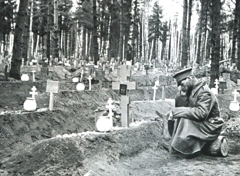 Захоронения на фронте. Первая мировая война. Фото из открытых источников.