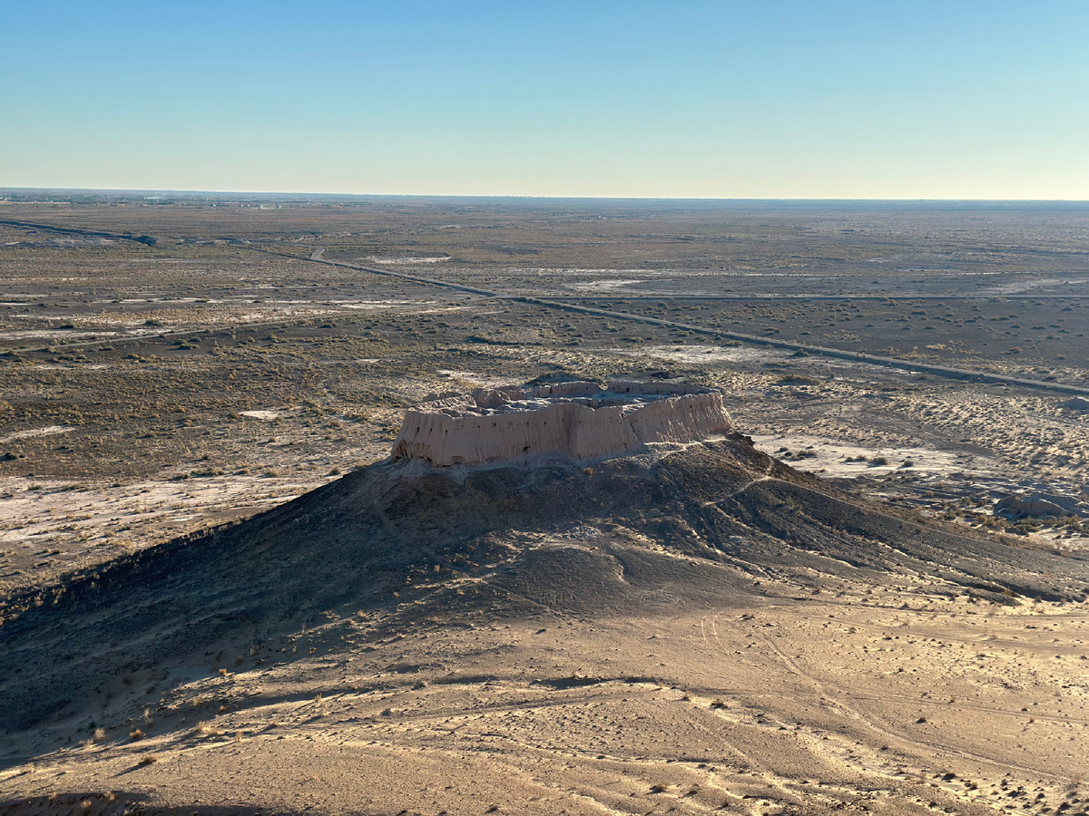 Крепость Аяз-Кала-2, выполняла оборонительную функция для основной крепости (с которой сделан этот кадр)