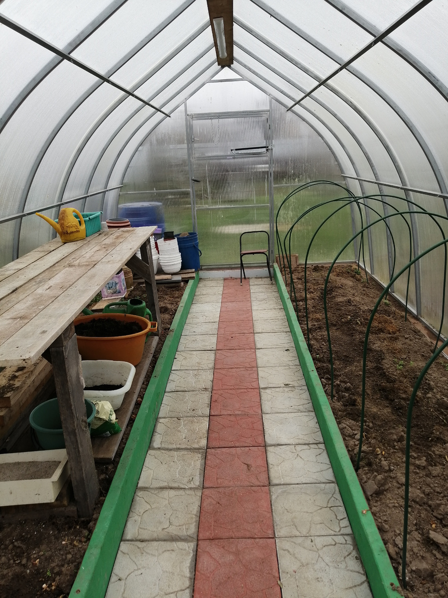 Теплица номер 2 к весне готова