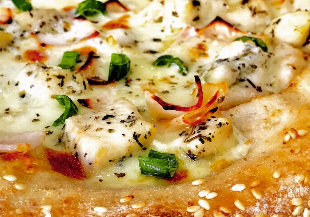 Пицца из CRUST Pizza & More