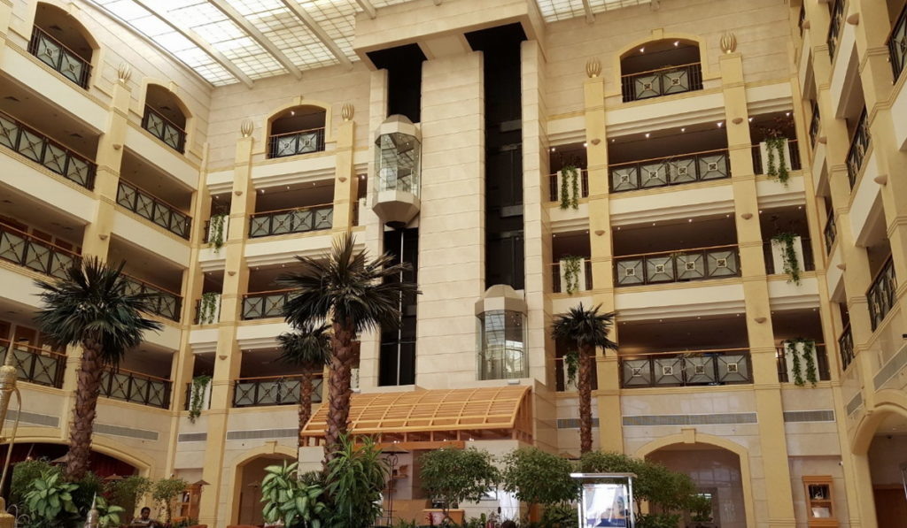 Холл отеля Al Ain Rotana 5*