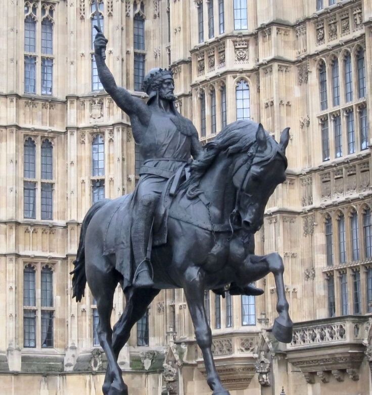 Памятник в Лондоне Ричарду I Львиное Сердце.Из открытых источников интернета