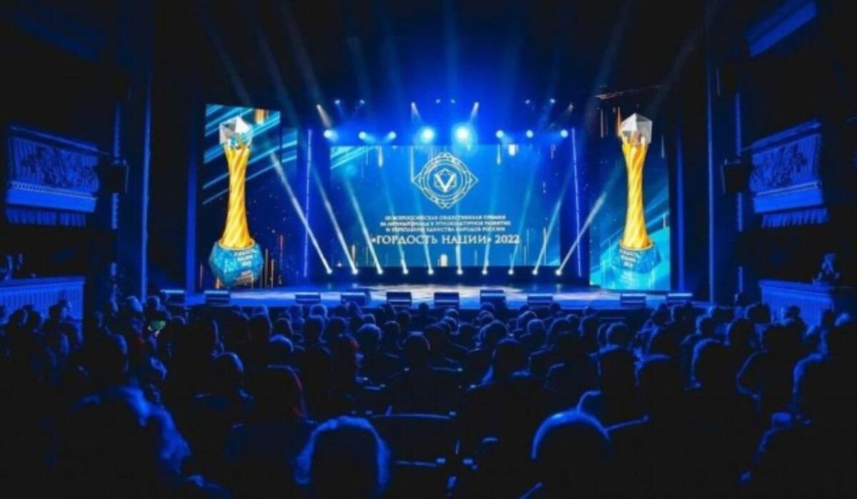     Вручение пермии. Источник: pravmin.gov74.ru Автор фото: Правительство Челябинской области