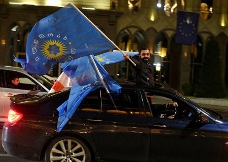    Евросоюзу придётся смириться с победой «Грузинской мечты», но Зурабишвили призывает к майдану