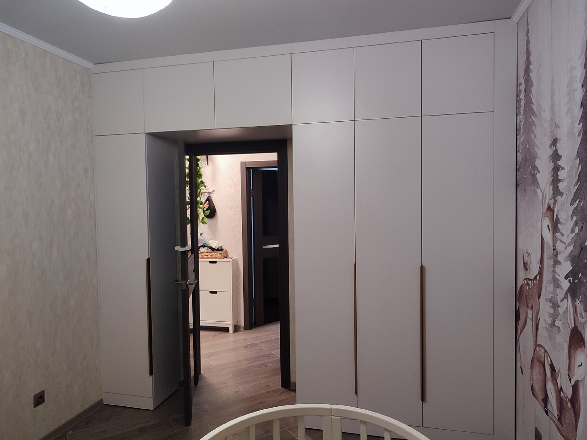 Красавец с золотыми ручками