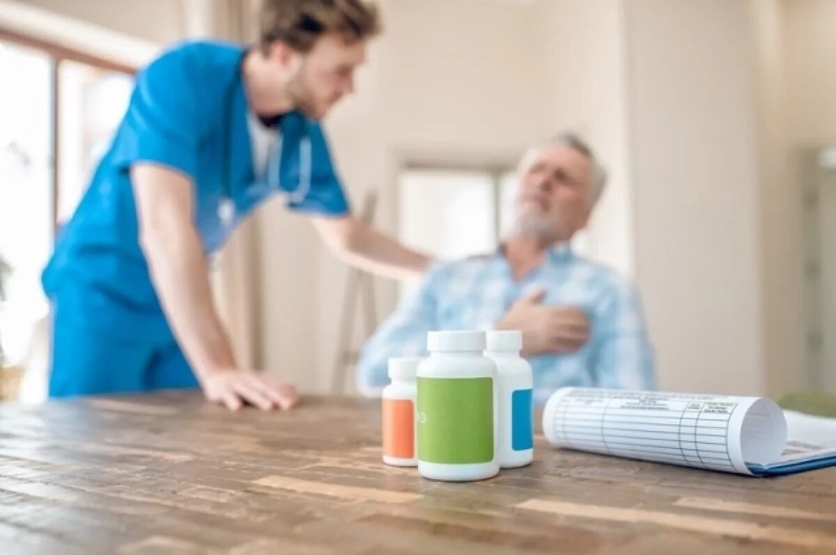    Врач Макаров назвал симптомы инсульта, которые можно диагностировать самому