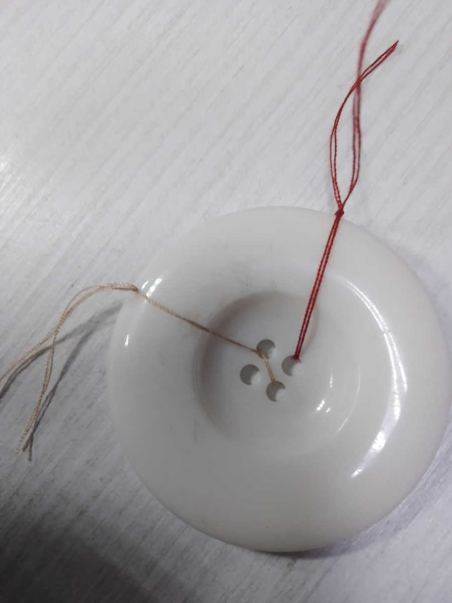 Нити должны быть толстые, а не как на образце