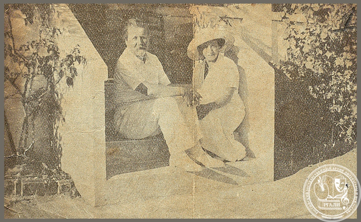 Фотография А.Т. Гречанинова со второй женой М.Г. Гречаниновой. 1930-е гг. РГАЛИ. Ф. 745. Оп. 1. Вырезка из газеты.