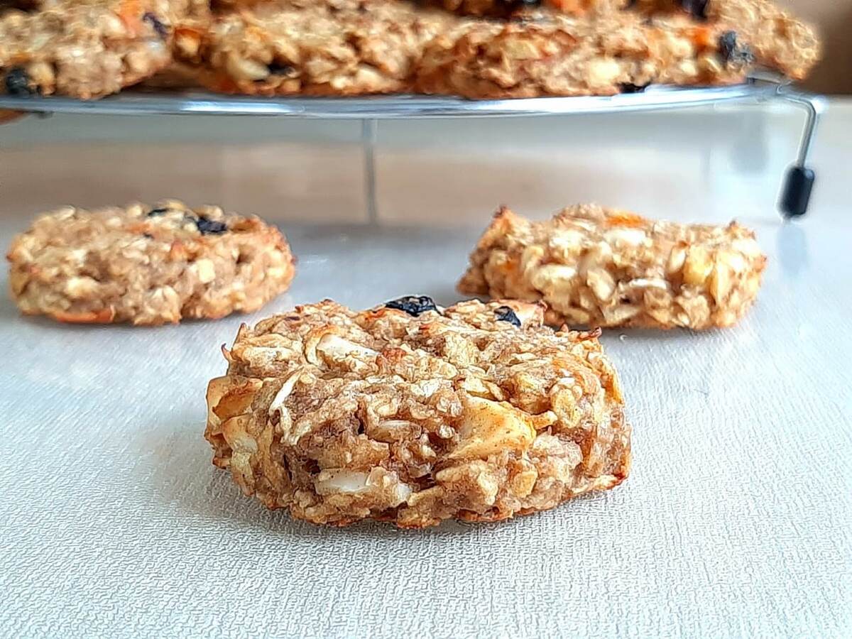 Вкуснейшее овсяное печенье от Валентины Пейппо. Рецепт дам отдельно. 