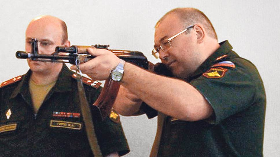 Александр Оглоблин ловит в прицел. 