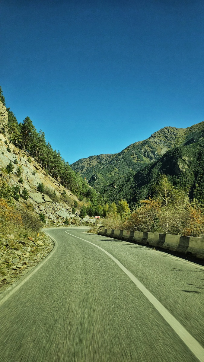 Дорога в Цей очень живописная