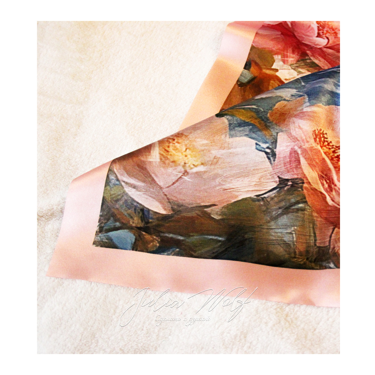 Фотосессия фрагментов платка «Чайка»


