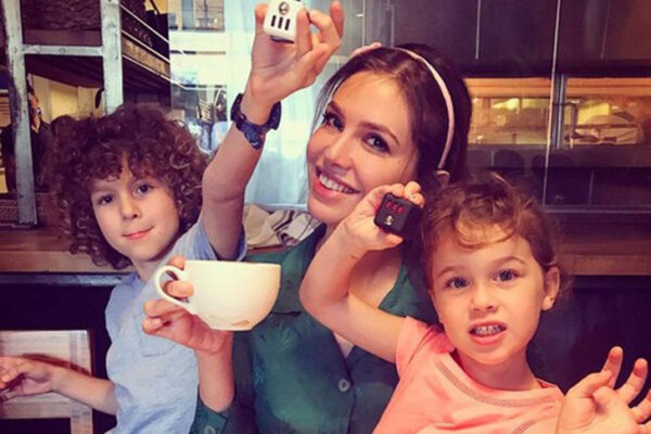    Дарья Жукова с детьми. Фото: СтарХит