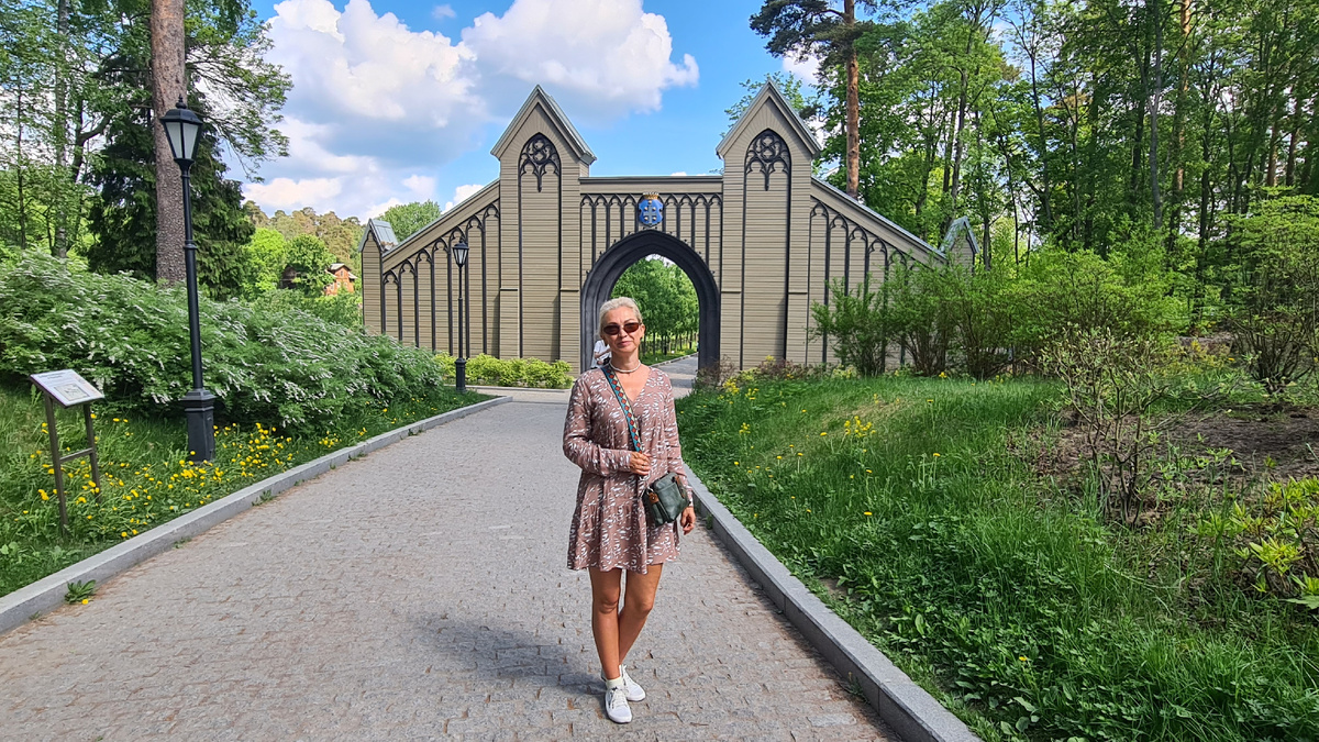 Главные ворота парка Монрепо