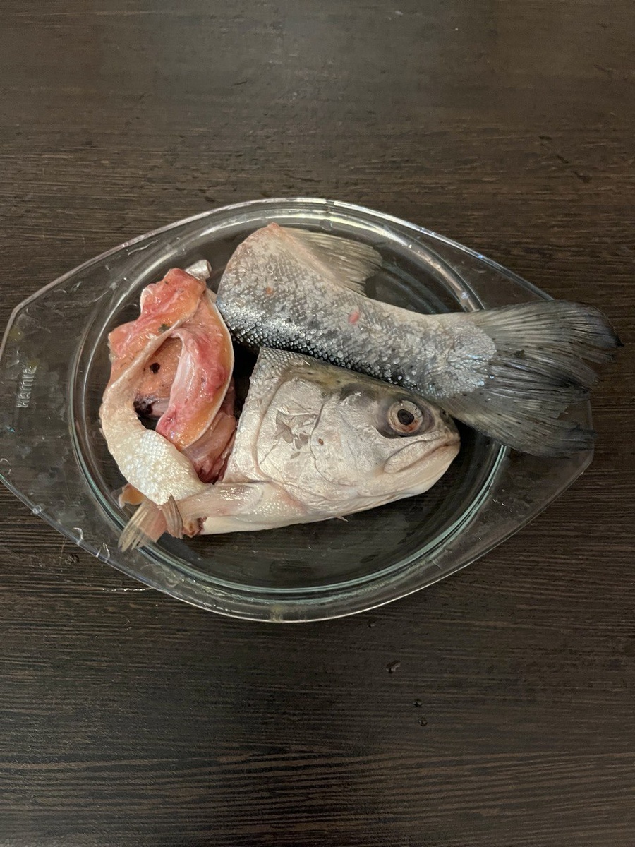 Это отложила на уху.