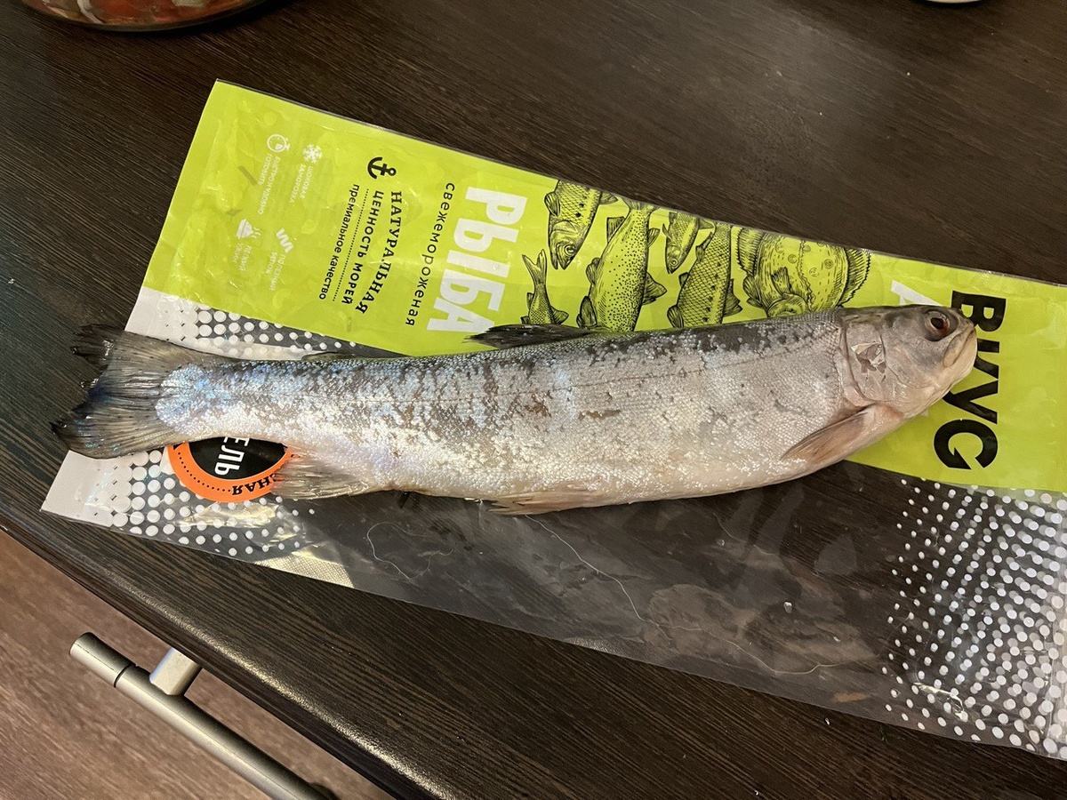 Это маленькая рыбка, в морозилку отправилась ее сестра побольше.