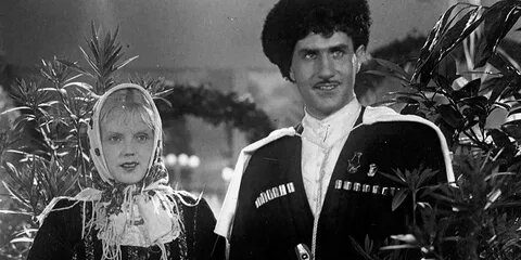 Марина Ладынина и Владимир Зельдин. Кадр из фильма «Свинарка и пастух» 