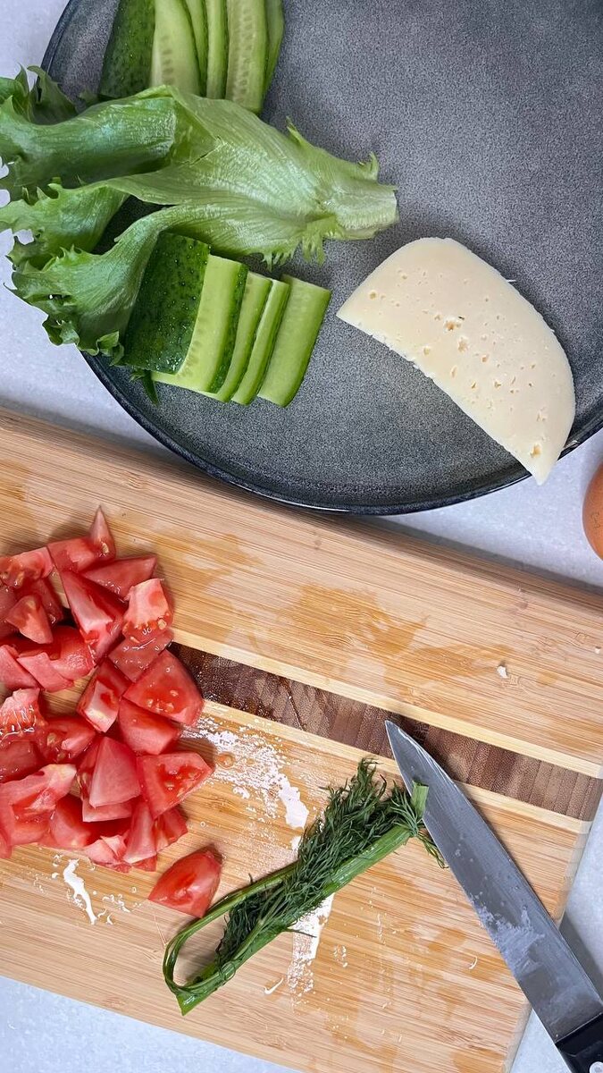 Помидоры и зелень