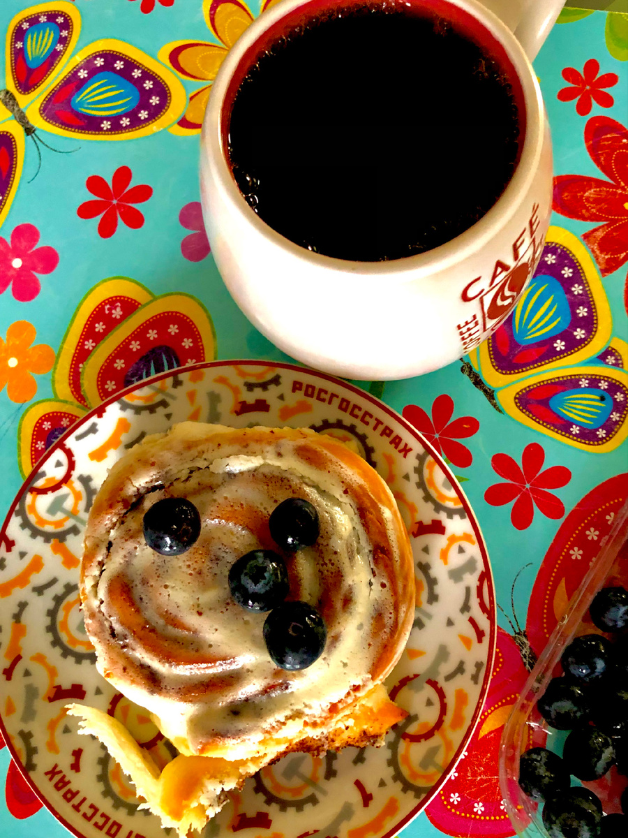 Синнабон с ягодами голубики