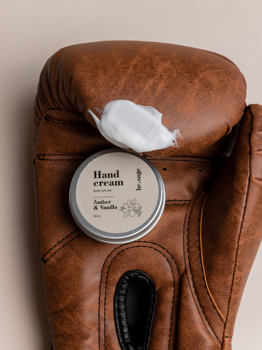 На фото: крем для рук Амбра и ваниль be.sage
