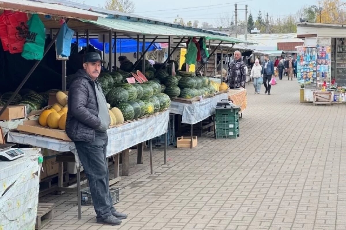    Глава Смоленска обсудил развитие Заднепровского рынка с его директором