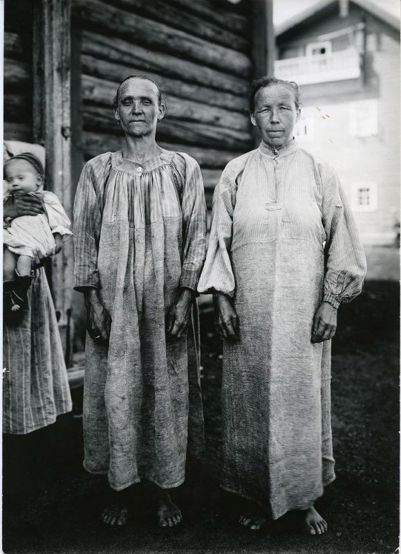 Жители с. Великогубский Погост (Великая Губа). 1912 г. Автор Машечкин Василий Михайлович (1884 г. р.), фотограф Этнографического отдела Русского музея с 1912 по 1922 год.
