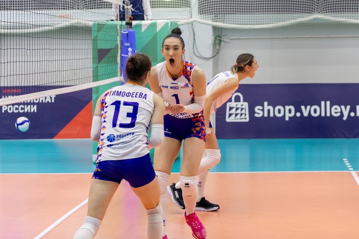   Женский волейбольный клуб «Атом-Курск» одержал 4 победы в Липецке
