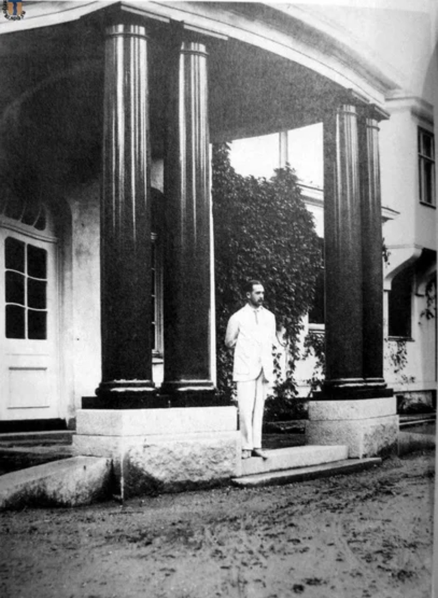 Агафон Карлович на террасе своей дачи в Левашово. Архивное фото