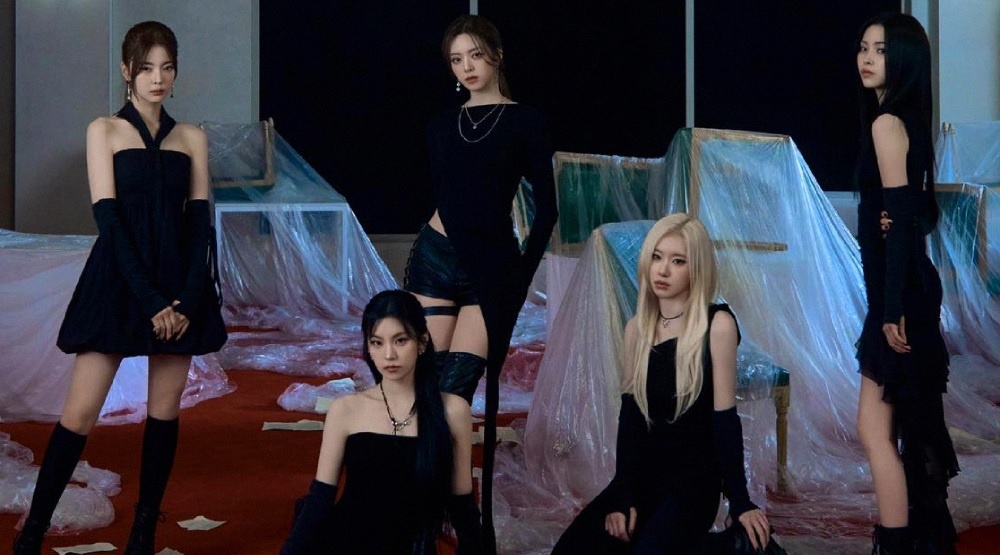     Промо-фото сингла Itzy «Imaginary Friend»