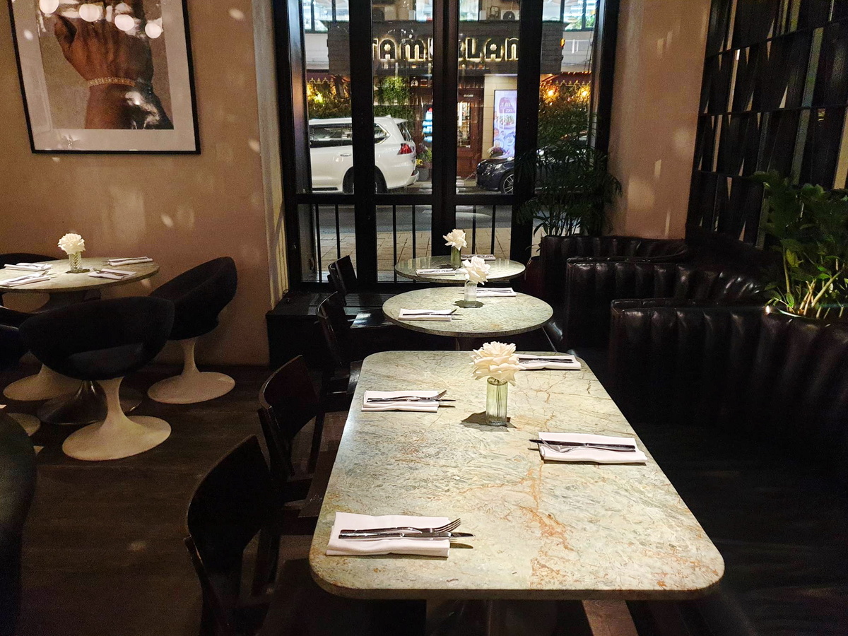 Ряд столиков