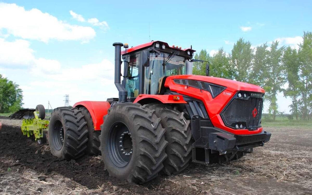    Машинно-тракторный парк липецких аграриев пополнился сельхозтехникой за 3,7 млрд рублей правительства Липецкой области