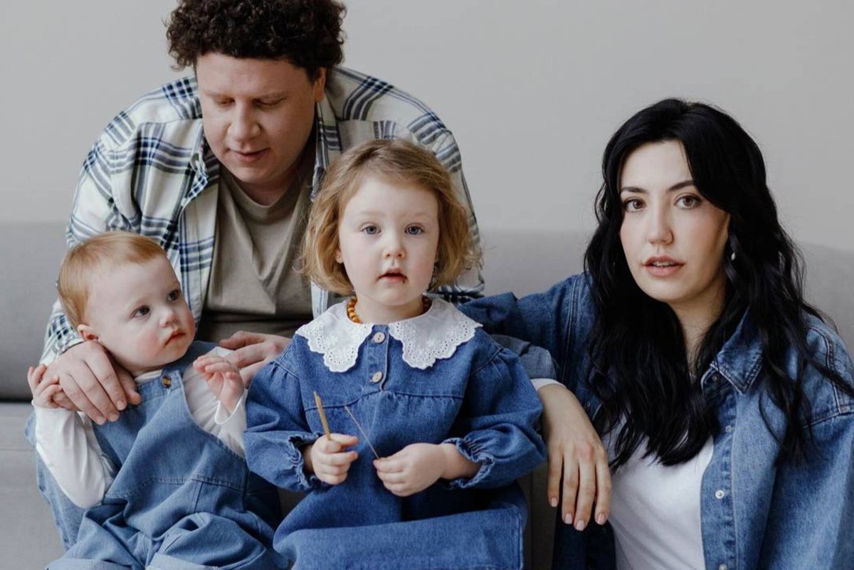     «София, тебе повезло!»: актер фильма «Я худею» Евгений Кулик с женой раскрыли пол третьего ребенка