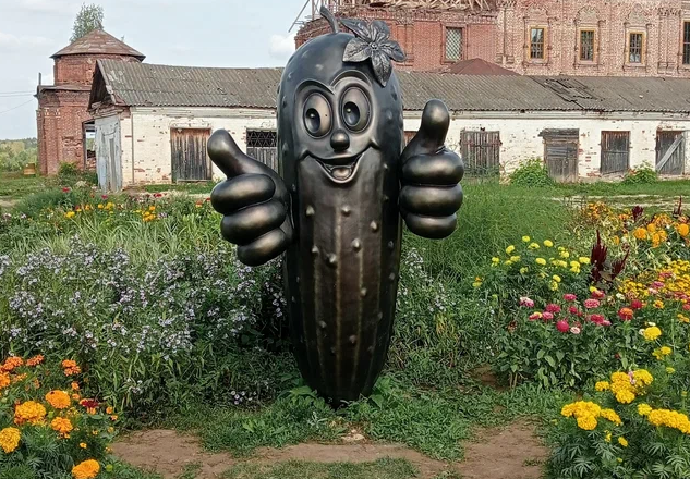 Памятник Истобенскому огурцу, село Истобенское Кировской области.