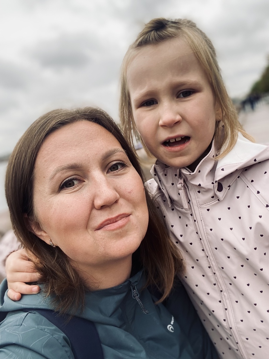  Иметь дочь, это как иметь безработную подругу, которая считает, что ты богатая:)