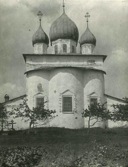 Церковь Кирилла XII в. Вид с востока 1920 г.