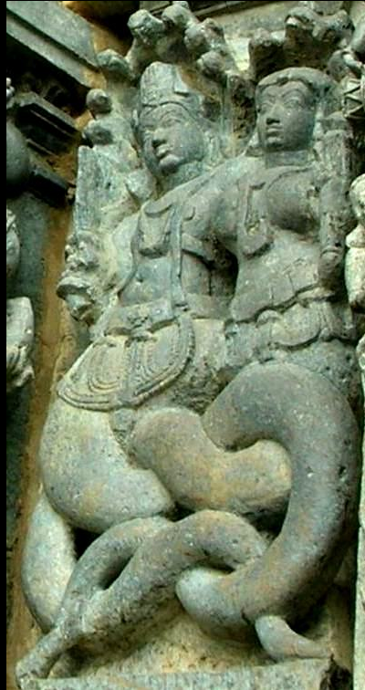 Пара нагов, изображенная в виде рельефа