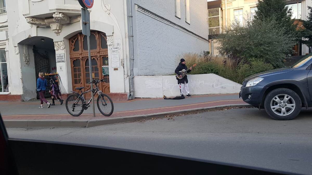 Улицы Томска. Девушка косплеит