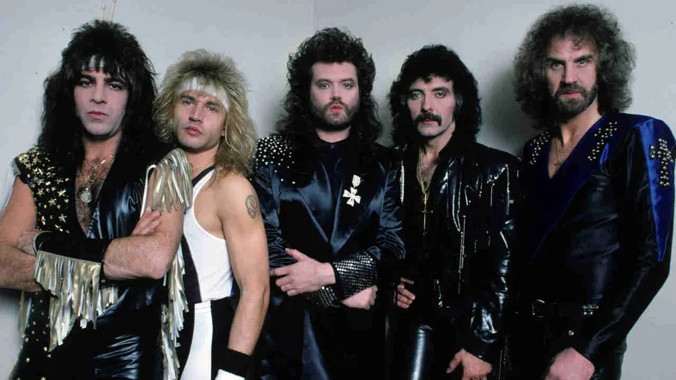 Гленн Хьюз (третий слева) и Томми Айомми (второй справа) в Black Sabbath