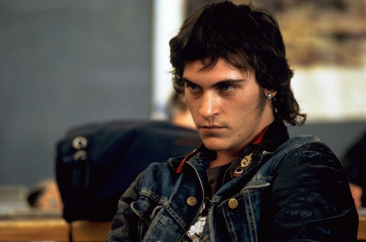    Хоакин Боттом родился в Пуэрто-Рико в 1974 году. Его родители были членами секты «Дети бога» и постоянно путешествовали, занимаясь «миссионерской деятельностью». В семье Боттом, помимо Хоакина, росли четверо детей — сын Ривер и дочери Рейн, Либерти и Саммер / Legion-Media / COLUMBIA TRI STAR / Album