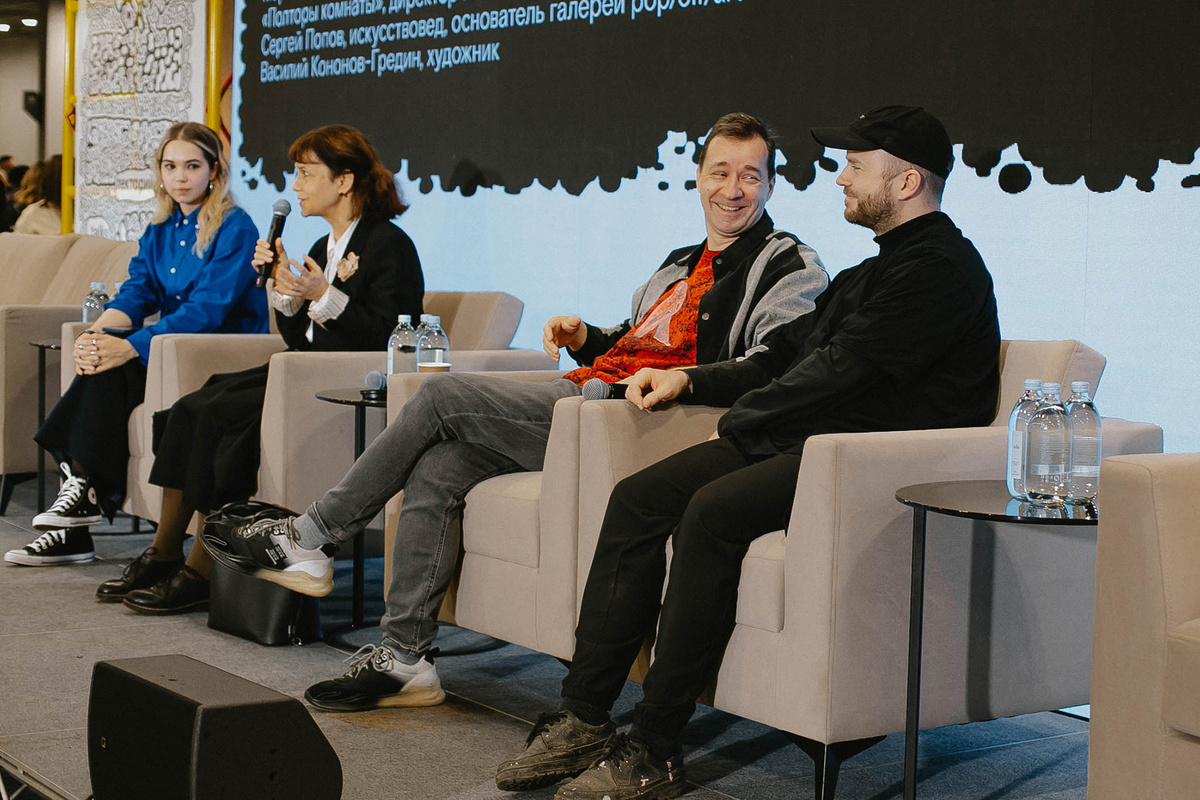    Слева направо: Юлия Крюкова, Марина Лошак, Сергей Попов, Василий Кононов-Гредин