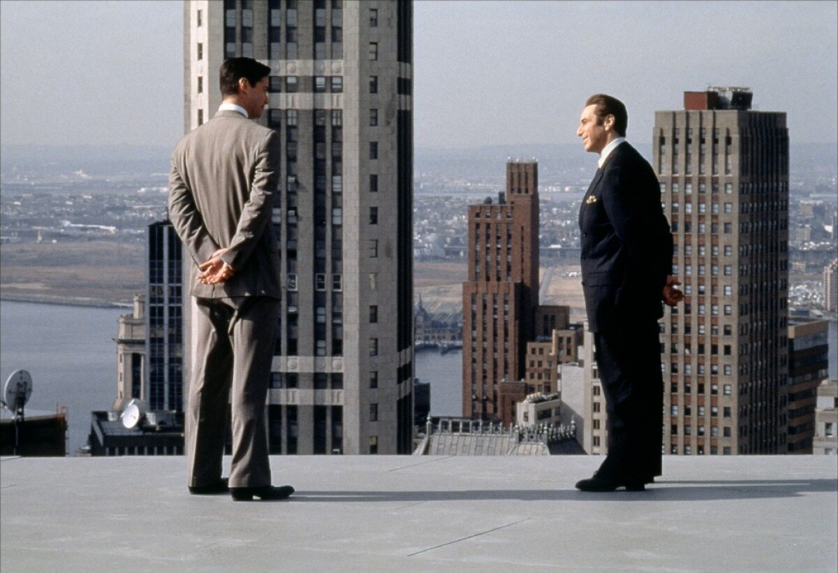 В фильие "Адвокат дьявола" (1997) Кевин Ломакс (Киану Ривз) носит крокодиловые казаки, в фильме делается на них акцент