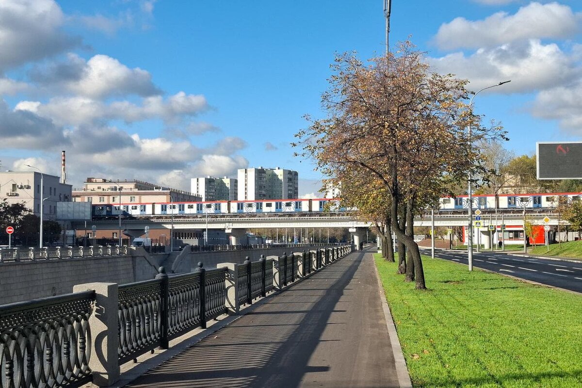    Пример преобразования набережных - прибрежная зона реки Яузы после завершения основных работ по благоустройству. Агентство Москва