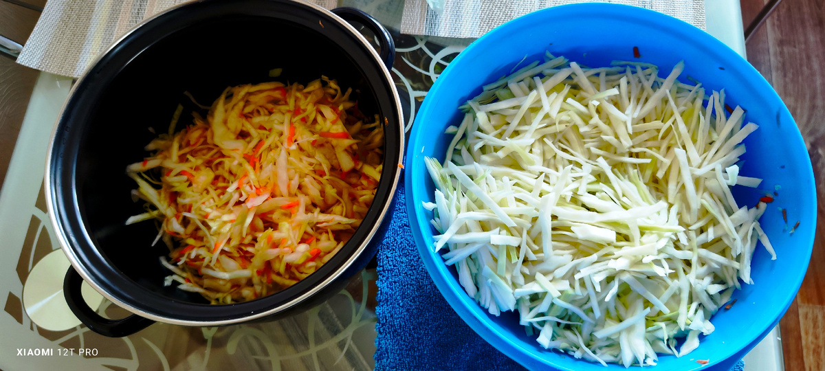 Капуста пока свежая.