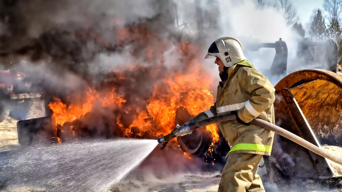Новый китайский гидридный кроссовер сгорел как коробок спичек. Источник: SHOT