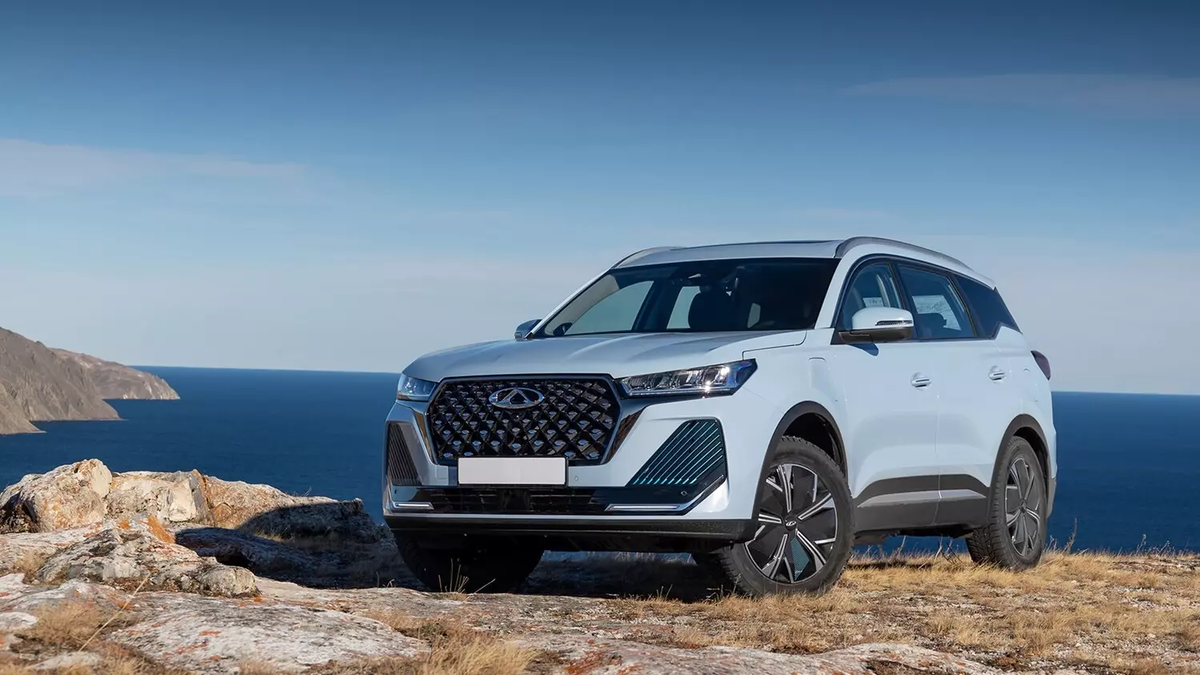 Внешне гибрид от Chery не отличается от бензиновых собратьев. Фото: Чери